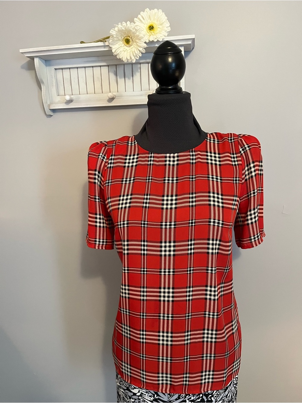 Vince Camuto ladies Red Black and White Plaid Short Sleeve Dress EUC